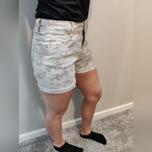 Time And Try Mid-Rise Jean Short